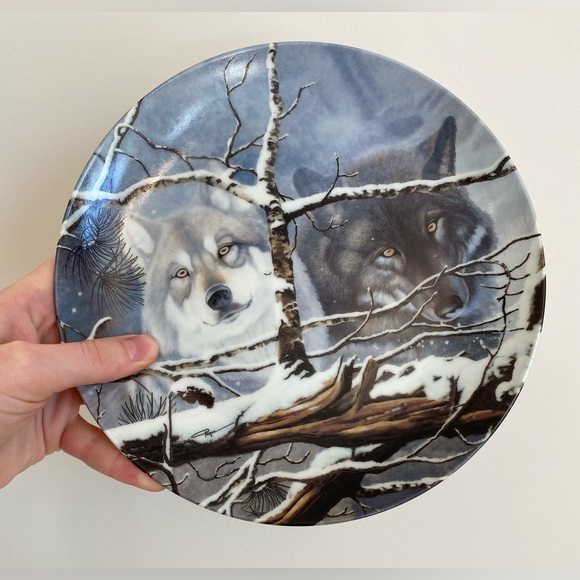 2 Bradford Exchange Wolf Plates - "Eyes in the Mist" & "Winter Lullaby" w/ COA - Picture 3 of 14